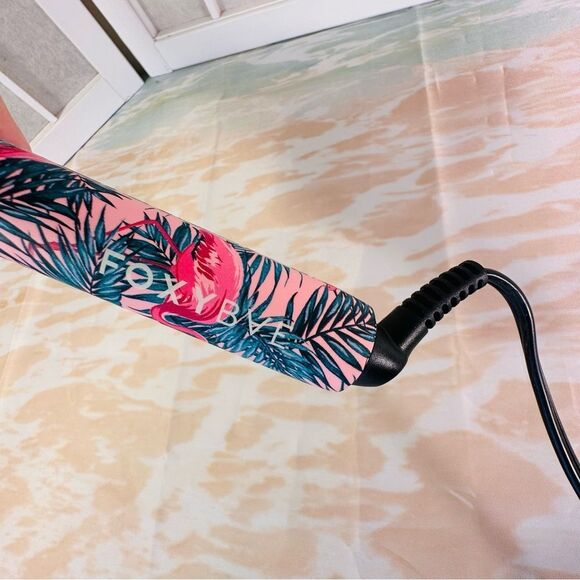 Foxy Bae Curling Wand - Picture 3 of 13